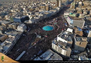 اقامه نماز بر پیکر شهید سپهبد قاسم سلیمانی و یاران مجاهد او به امامت رهبر انقلاب 17