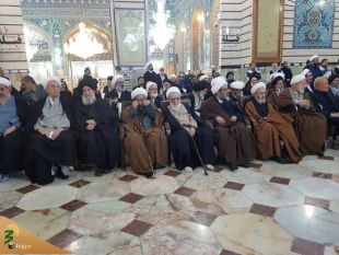 طواف پیکر سردار شهید حاج قاسم سلیمانی در حرم مطهر حضرت فاطمه 3
