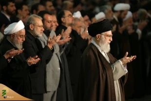 رهبر معظم انقلاب اسلامی در خطبه‌های نمازجمعه پرشکوه و به‌یادماندنی تهران:

دو یوم‌الله بزرگ: تشییع شهید سلیمانی وحمله موشکی به پایگاه آمریکا 2