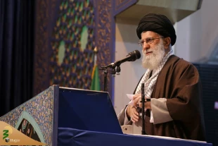 رهبر معظم انقلاب اسلامی در خطبه‌های نمازجمعه پرشکوه و به‌یادماندنی تهران:

دو یوم‌الله بزرگ: تشییع شهید سلیمانی وحمله موشکی به پایگاه آمریکا 3