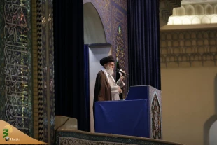 رهبر معظم انقلاب اسلامی در خطبه‌های نمازجمعه پرشکوه و به‌یادماندنی تهران:

دو یوم‌الله بزرگ: تشییع شهید سلیمانی وحمله موشکی به پایگاه آمریکا 4