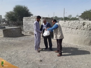 خدمات رسانی کارگزاران سازمان حج وزیارت به سیل زدگان
