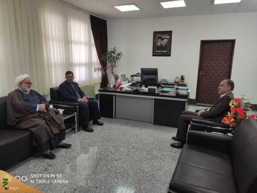 دیدار مسئول دفتر نمایندگی بعثه مقام معظم رهبری با معاون سیاسی و امنیتی استانداری خراسان جنوبی  4