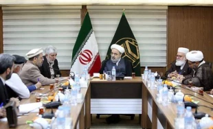 حجت الاسلام والمسلمین شهریاری:

تکیه کردن به ظالمان، خلاف نص قرآن است 3