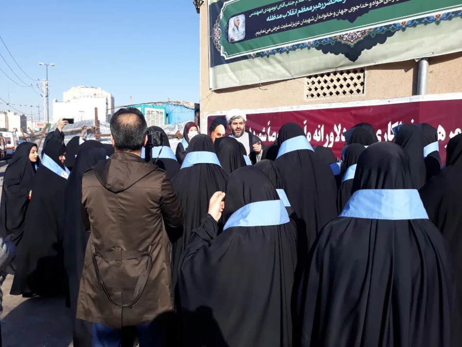 همزمان با آغاز دهه مبارک فجر؛

ویژه برنامه «روایت انقلاب» با حضور راویان بعثه رهبری کلید خورد 2