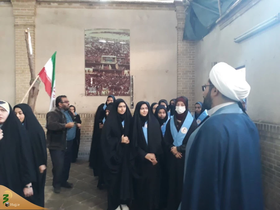 همزمان با آغاز دهه مبارک فجر؛

ویژه برنامه «روایت انقلاب» با حضور راویان بعثه رهبری کلید خورد 5
