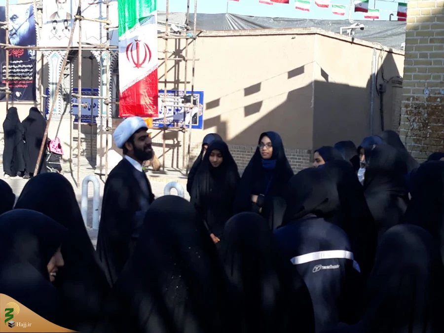 همزمان با آغاز دهه مبارک فجر؛

ویژه برنامه «روایت انقلاب» با حضور راویان بعثه رهبری کلید خورد 10