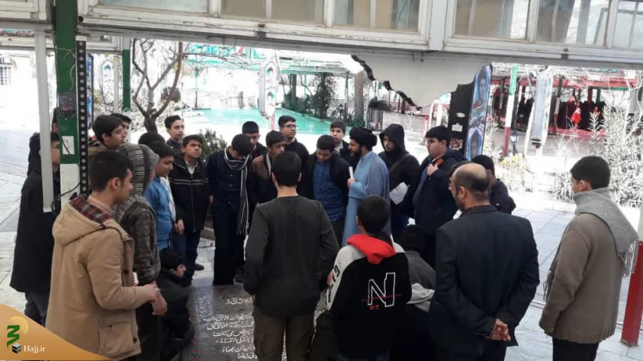 همزمان با آغاز دهه مبارک فجر؛

ویژه برنامه «روایت انقلاب» با حضور راویان بعثه رهبری کلید خورد 3