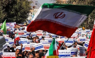 یادداشت/ «إِنَّ اللَّـهَ مَعَنَا» فریاد ملتی که با ولایت است