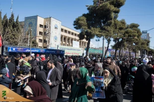 برپایی غرفه فرهنگی بعثه مقام معظم رهبری و سازمان حج درمسیر راهپیمایی 22 بهمن 2