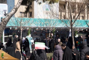 برپایی غرفه فرهنگی بعثه مقام معظم رهبری و سازمان حج درمسیر راهپیمایی 22 بهمن 3