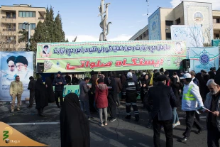 برپایی غرفه فرهنگی بعثه مقام معظم رهبری و سازمان حج درمسیر راهپیمایی 22 بهمن 4