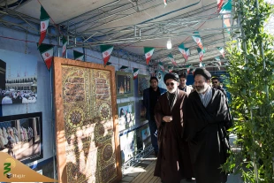 برپایی غرفه فرهنگی بعثه مقام معظم رهبری و سازمان حج درمسیر راهپیمایی 22 بهمن 6