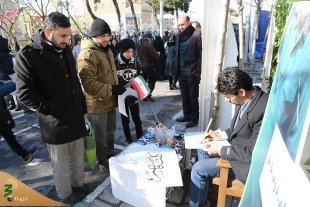 برپایی غرفه فرهنگی بعثه مقام معظم رهبری و سازمان حج درمسیر راهپیمایی 22 بهمن 9