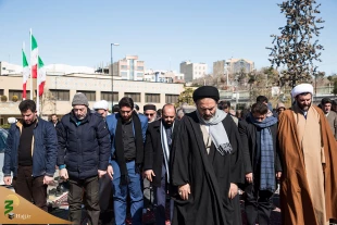 برپایی غرفه فرهنگی بعثه مقام معظم رهبری و سازمان حج درمسیر راهپیمایی 22 بهمن 10