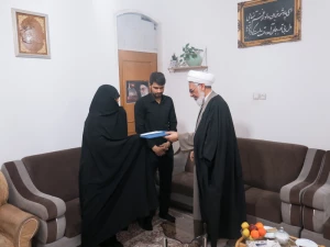 دیدار و همدردی مسئول دفتر نمایندگی بعثه قم با خانواده مرحوم اعرابی