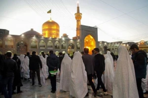 زوجین دانشجو پیوند خود را در حرم مطهر رضوی جشن گرفتند