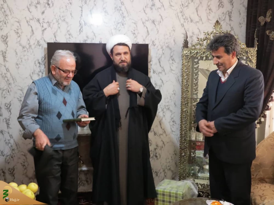 دیدار مسئول دفتر نمایندگی بعثه در استان آذربایجان شرقی با دو خانواده معظم شهید  2