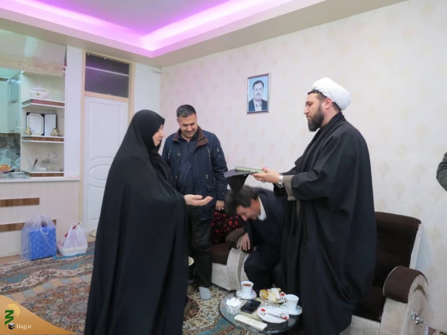 دیدار مسئول دفتر نمایندگی بعثه در استان آذربایجان شرقی با دو خانواده معظم شهید  7