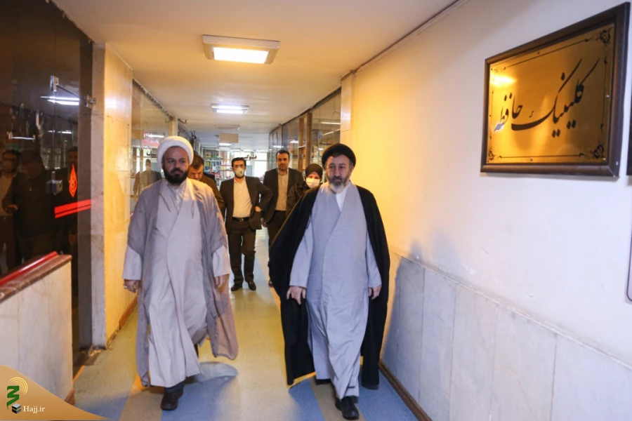 همزمان با روز نیمه شعبان؛

نمایندگان بعثه رهبری از ایثارگران جبهه سلامت در تهران تقدیر کردند 13