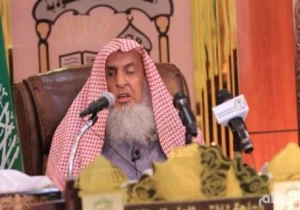مفتی عربستان فتوای جواز اقامه نماز تراویح و عید فطر در خانه را صادر کرد