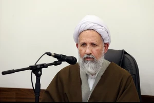آیت الله امینی از ابتدای راه اندازی انقلاب در خدمت نظام اسلامی بود
