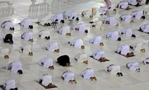 اقامه نماز جماعت در مسجد الحرام