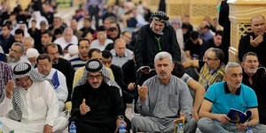 دلجویی خادمان حضرت رضا(ع) از زائران عرب‌زبان جامانده در مشهد