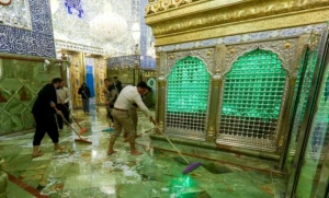 غبار روبی و ضد عفونی فضای حرم مطهر علوی به صورت مستمر 