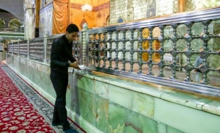  فضای حرم مطهر علوی به صورت مستمر غبار روبی و ضد عفونی می شود.  6
