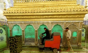  فضای حرم مطهر علوی به صورت مستمر غبار روبی و ضد عفونی می شود.  8