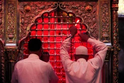 احیاء شب قدر در حرم حضرت امیرالمومنین علی (ع)   3