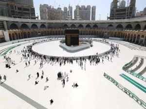عربستان: تعلیق عمره همچنان ادامه دارد
