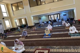 اقامه نماز در مساجد مکه مکرمه پس از ۳ ماه تعطیلی + عکس 3
