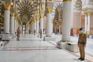حضور نمازگزاران در مسجدالنبی ومسجدالحرام + تصاویر