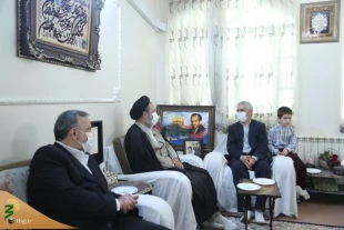 Hajj and Pilgrimage officials meeting with the family of Martyr Hamid Reza Asadollahi 2