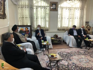 Hajj and Pilgrimage officials meeting with the family of Martyr Hamid Reza Asadollahi 3