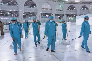نظافت مسجدالحرام پس از طواف حجاج+ عکس