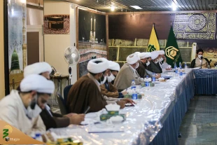 نشست مسئولان دفاتر نمایندگی‌های بعثه رهبری در استانها و مناطق آغاز شد
 3