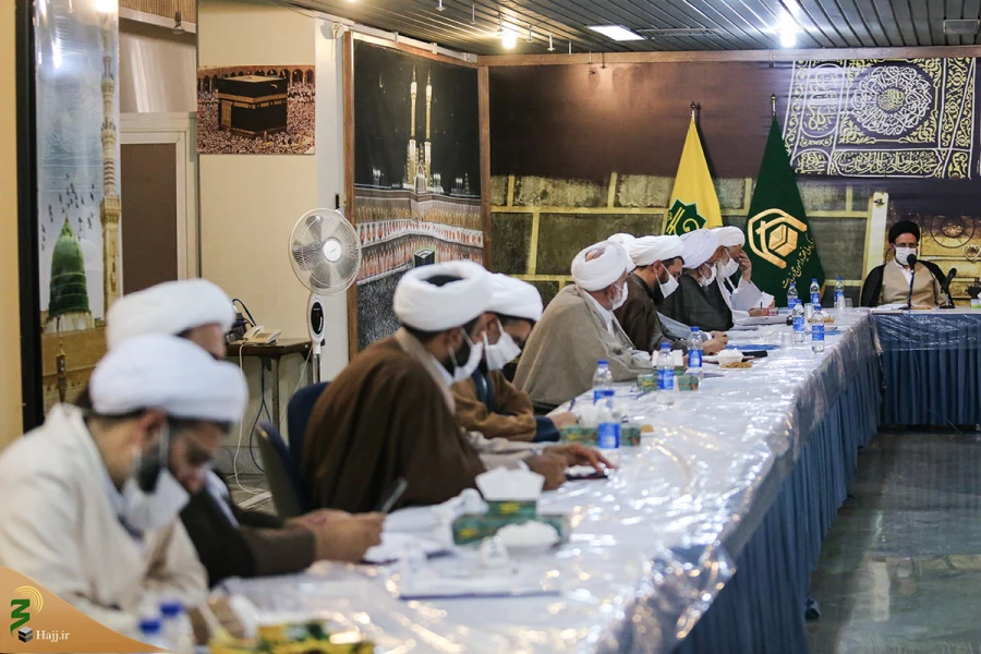 نشست مسئولان دفاتر نمایندگی‌های بعثه رهبری در استانها و مناطق آغاز شد
 3