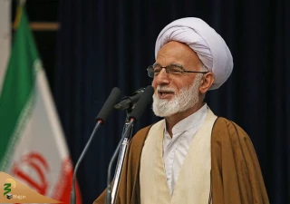 امام جمعه اراک: 
استان مرکزی در کمک‌های مومنانه کارنامه قابل قبولی دارد