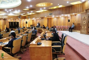 قائم مقام تولیت آستان قدس رضوی: 


هیچ اقدامی در حرم مطهر رضوی بدون هماهنگی ستاد کرونا انجام نمی‌شود  2