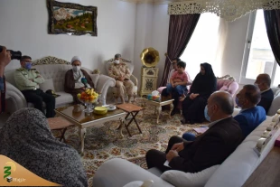 دیدار نماینده ولی فقیه در گیلان با ۲ خانواده معظم شهید و جانباز ۸۵ درصد ناجا 5