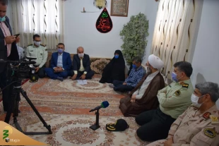 دیدار نماینده ولی فقیه در گیلان با ۲ خانواده معظم شهید و جانباز ۸۵ درصد ناجا 9