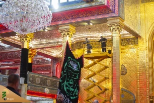 جمع آوری پرچمهای عزا از صحن مقدس عباسی با آغاز ماه ربیع الأول 4