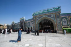 جمع آوری پرچمهای عزا از صحن مقدس عباسی با آغاز ماه ربیع الأول 5