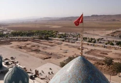 پرچم «یالثارات‌الحسین» بر فراز مسجد جمکران به اهتزاز درآمد 2