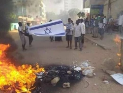 پرچم رژیم صهیونیستی در سودان به آتش کشیده شد+عکس

 2
