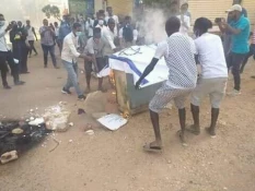 پرچم رژیم صهیونیستی در سودان به آتش کشیده شد+عکس

 2