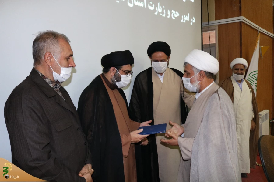 آیین تودیع و معارفه مسؤول دفتر نمایندگی بعثه مقام معظم رهبری در استان سیستان و بلوچستان برگزار شد 3